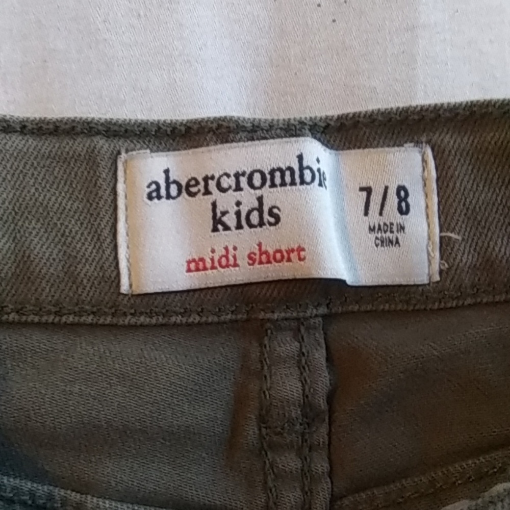 Shorts - Picture 3 of 4
